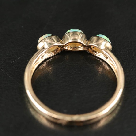14K Yellow Gold & Opal Ring - Picture 6 of 9